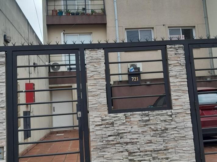 ALQUILER DEPARTAMENTO DE 2 AMBIENTES CON PATIO EN VILLA SARMIENTO 3