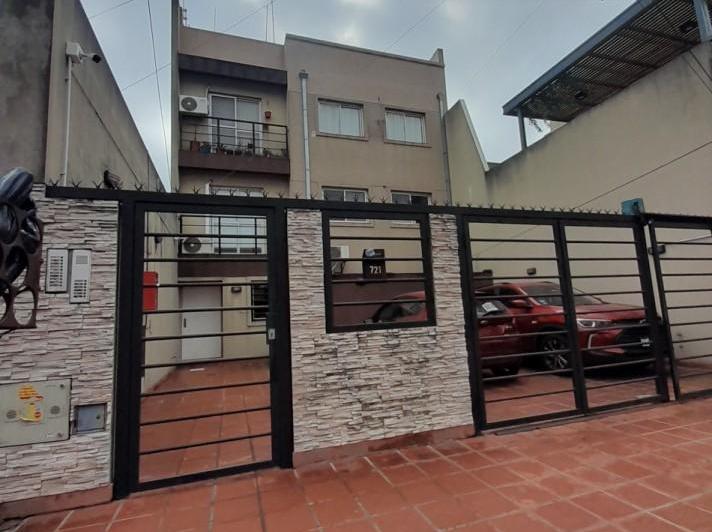 ALQUILER DEPARTAMENTO DE 2 AMBIENTES CON PATIO EN VILLA SARMIENTO 1