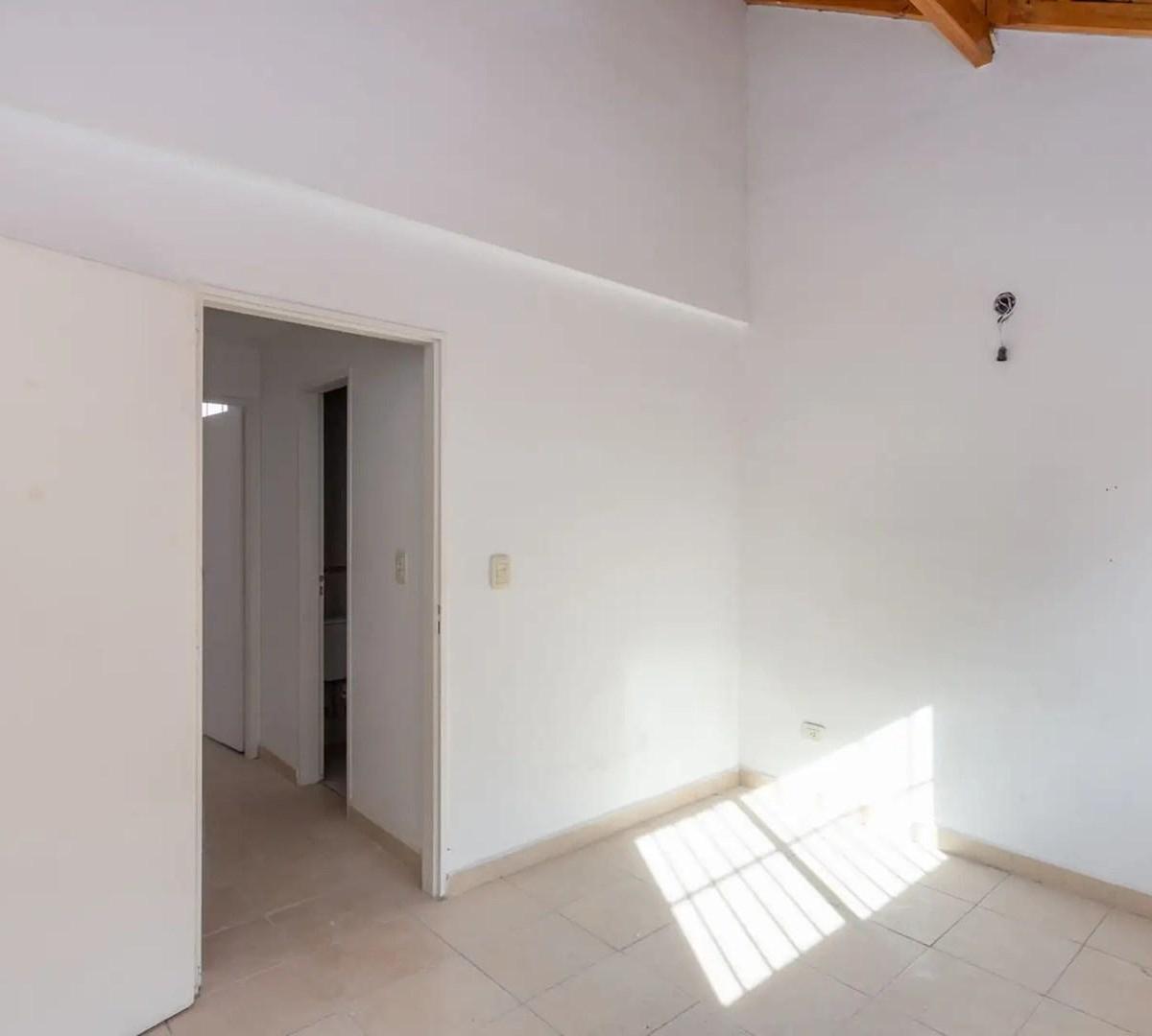 Departamento Dúplex en Venta en San Miguel, G. B. a. Zona Norte, Argentina 1