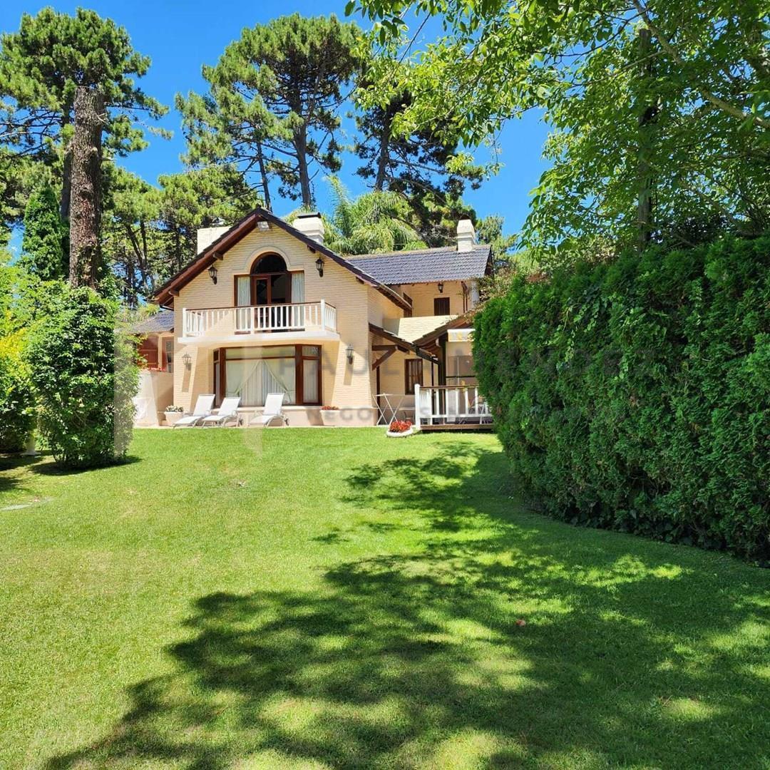 Casa  en Venta en Pinamar, Costa Atlántica, Buenos Aires