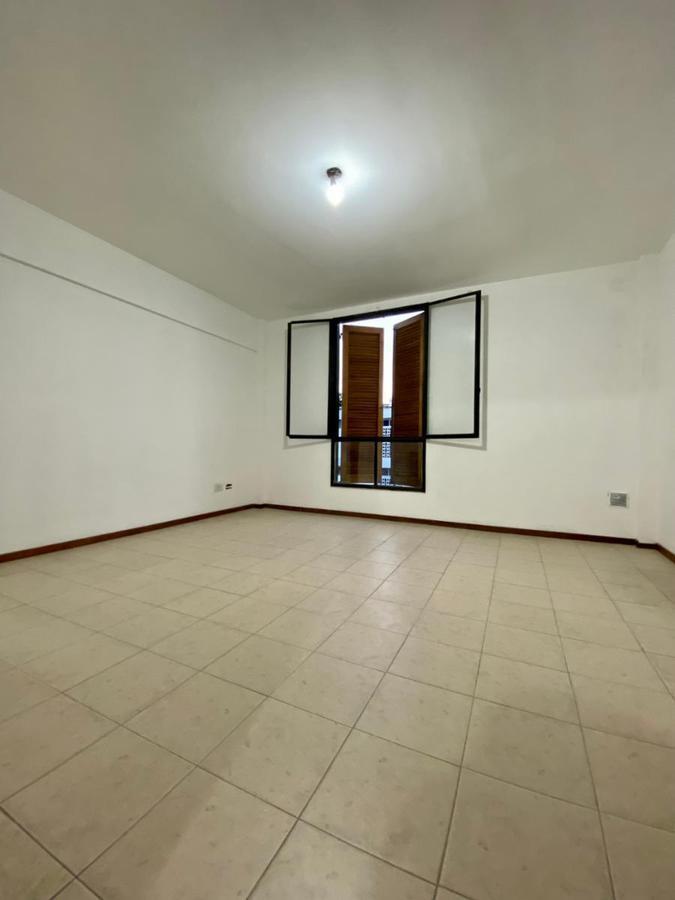 Departamento de 4 Ambientes Ubicado en El Barrio Luz y Fuerza. 2