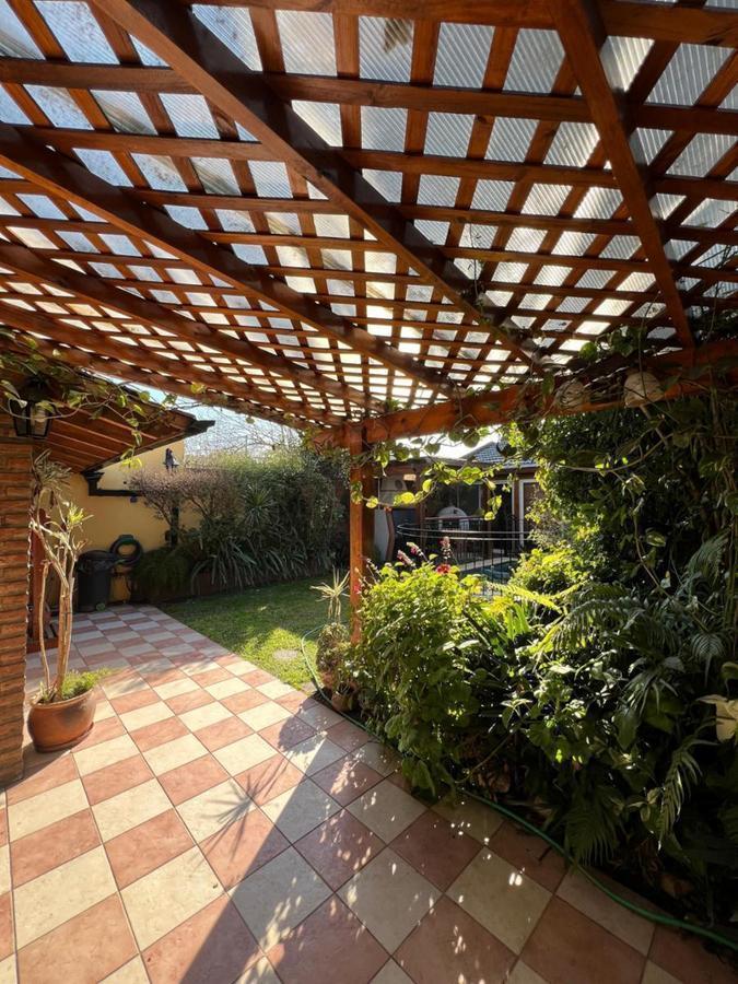 Chalet de 4 AMBIENTES en venta