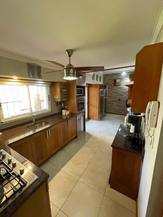 Foto de Chalet de 4 AMBIENTES ubicado a 150 metros de la Av. Espora, imagen 4
