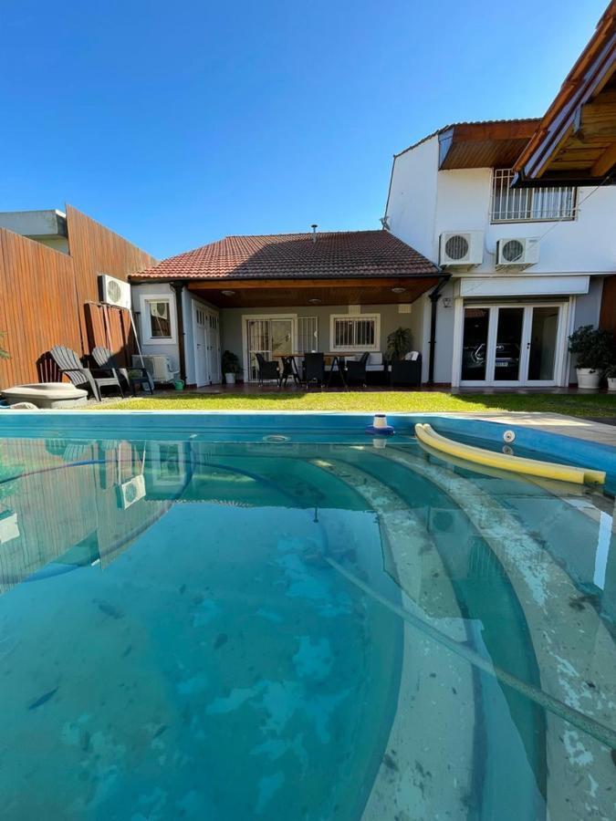 Chalet de 4 AMBIENTES ubicado a 150 metros de la Av. Espora