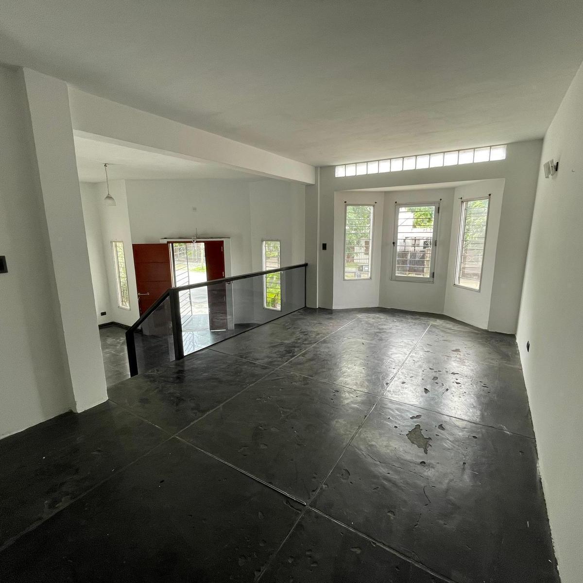 Casa de 4 AMBIENTE en Venta en Burzaco