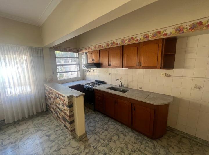 Casa de 4 AMBIENTES en alquiler en Burzaco 3