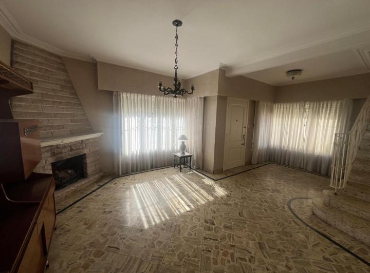 Casa de 4 AMBIENTES en alquiler en Burzaco 2