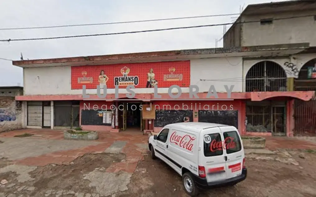 Local comercial y galpón de categoría ubicado sobre importante Avenida 2
