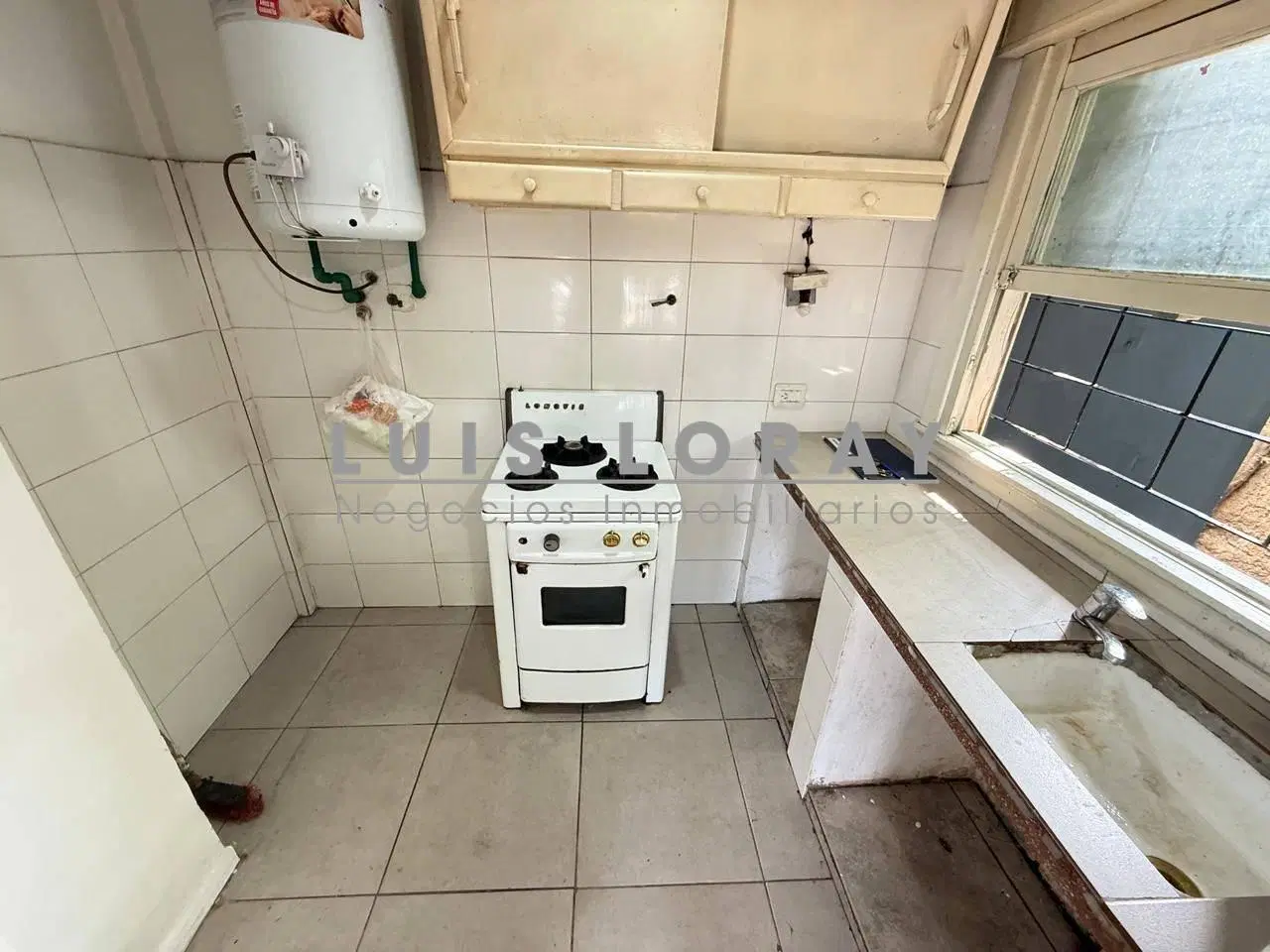 CASA DE 3 AMBIENTES EN ALQUILER - BURZACO 1
