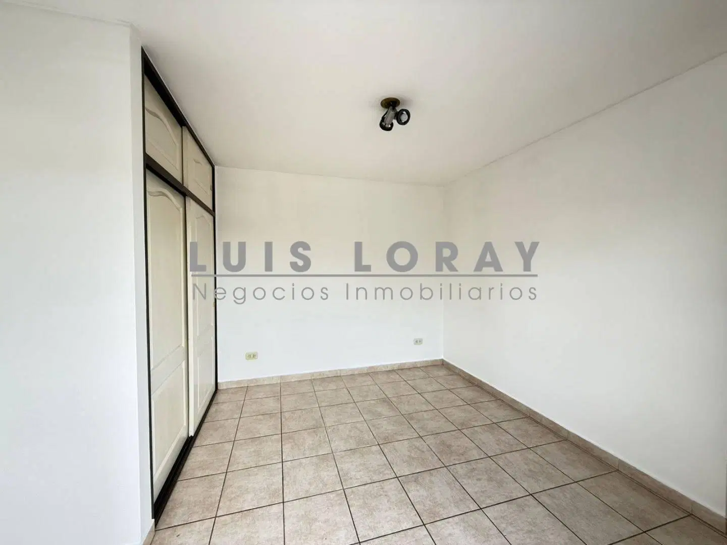 DEPARTAMENTO DE 2 AMBIENTES EN ALQUILER  BURZACO 4