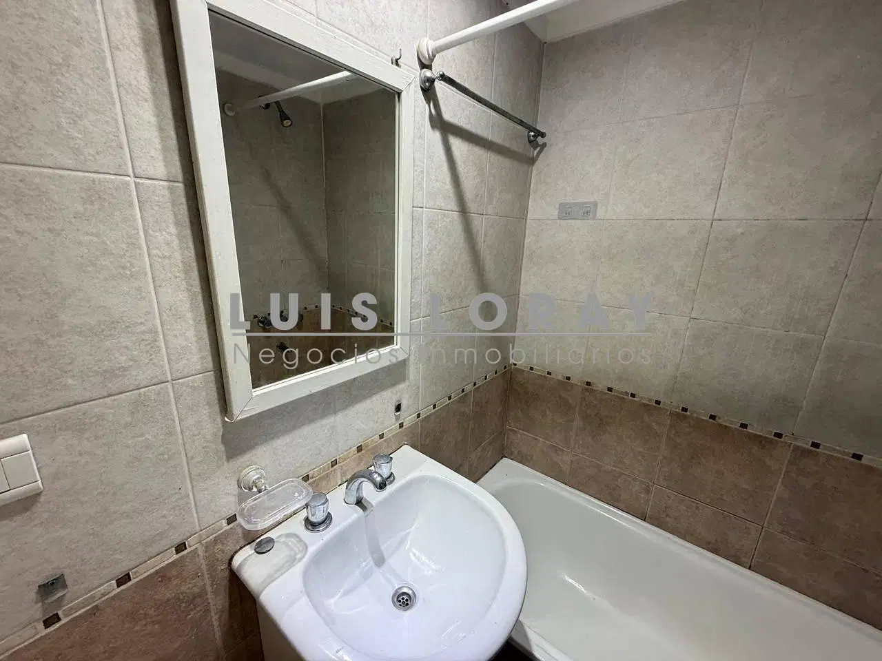 DEPARTAMENTO DE 2 AMBIENTES EN VENTA - TEMPERLEY 8