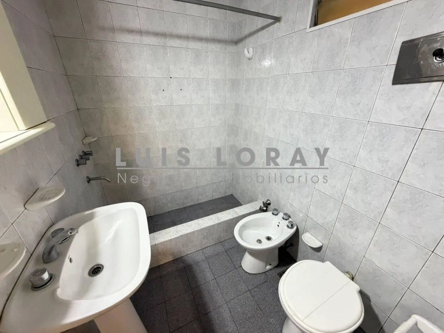 DEPARTAMENTO DE 3 AMBIENTES EN ALQUILER BURZACO 2
