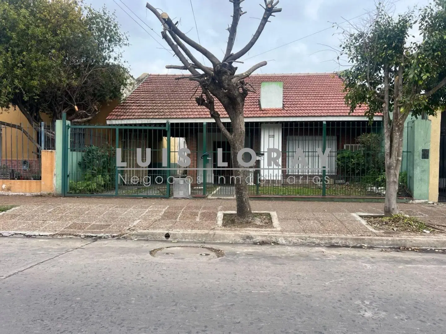 CASA EN ALQUILER DE 3 AMBIENTES CON QUINCHO Y PARQUE BURZACO 2