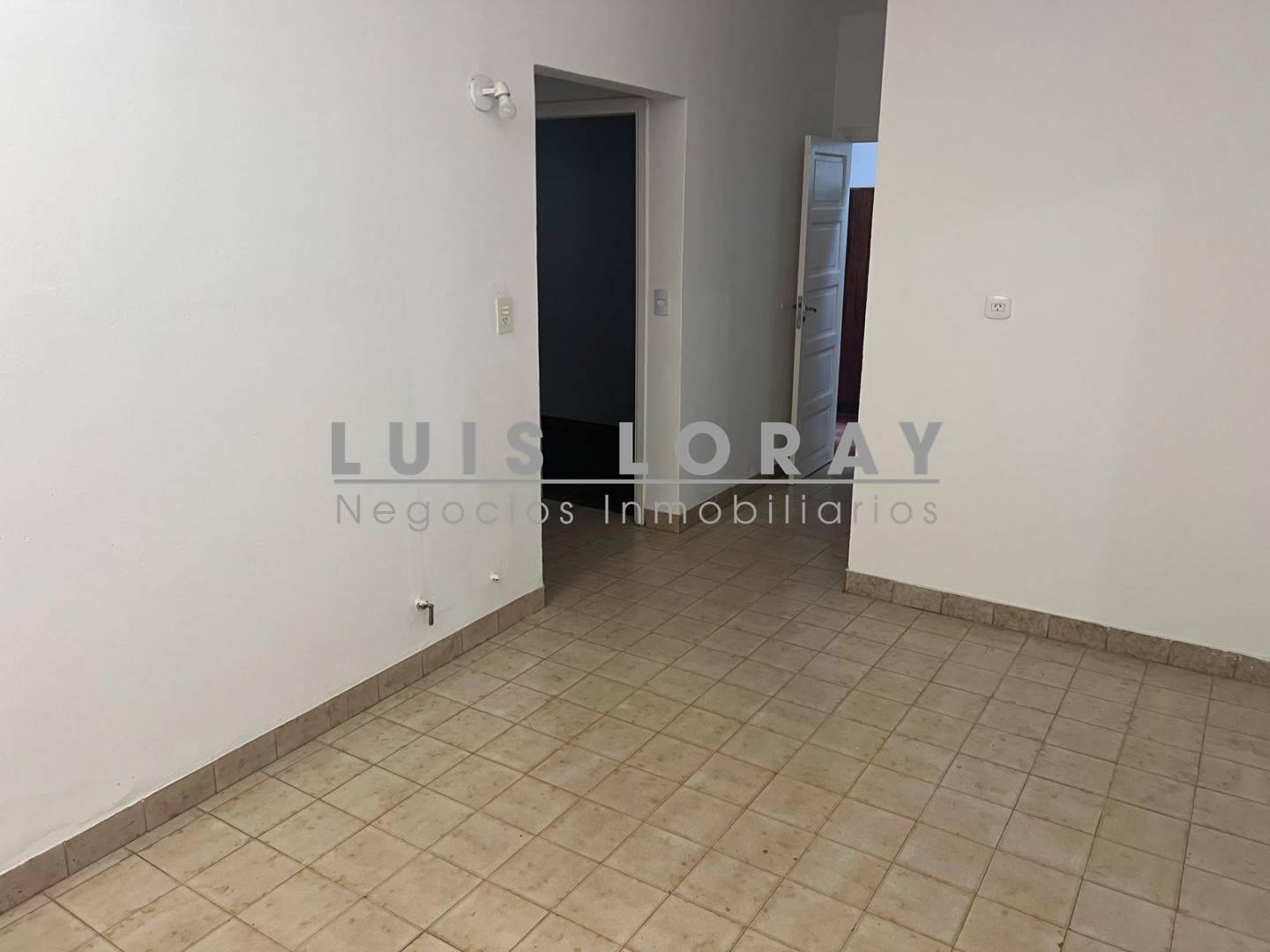 Foto de CASA EN ALQUILER DE 5 AMBIENTES CON PARQUE Y COCHERA  BURZACO, imagen 3