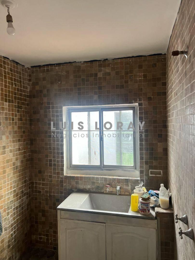 Foto de CASA EN ALQUILER DE 5 AMBIENTES CON PARQUE Y COCHERA  BURZACO, imagen 2