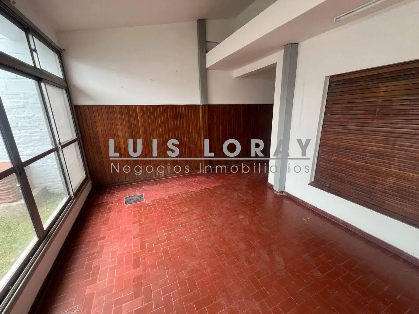 CASA EN ALQUILER DE 5 AMBIENTES CON PARQUE Y COCHERA BURZACO 4