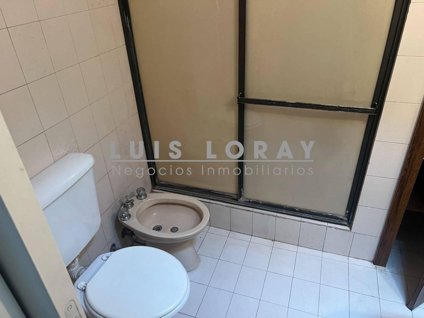 Foto de CASA EN ALQUILER DE 5 AMBIENTES CON PARQUE Y COCHERA  BURZACO, imagen 5