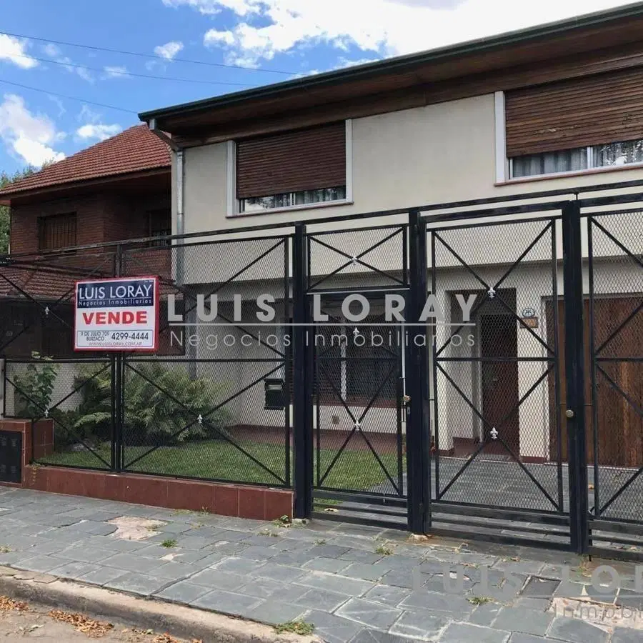 Casa de 4 AMBIENTES en Venta en Adrogué 2