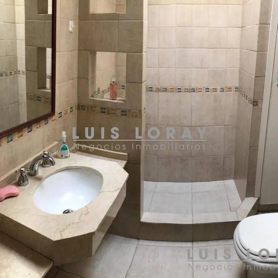 Casa de 4 AMBIENTES en Venta en Adrogué 3