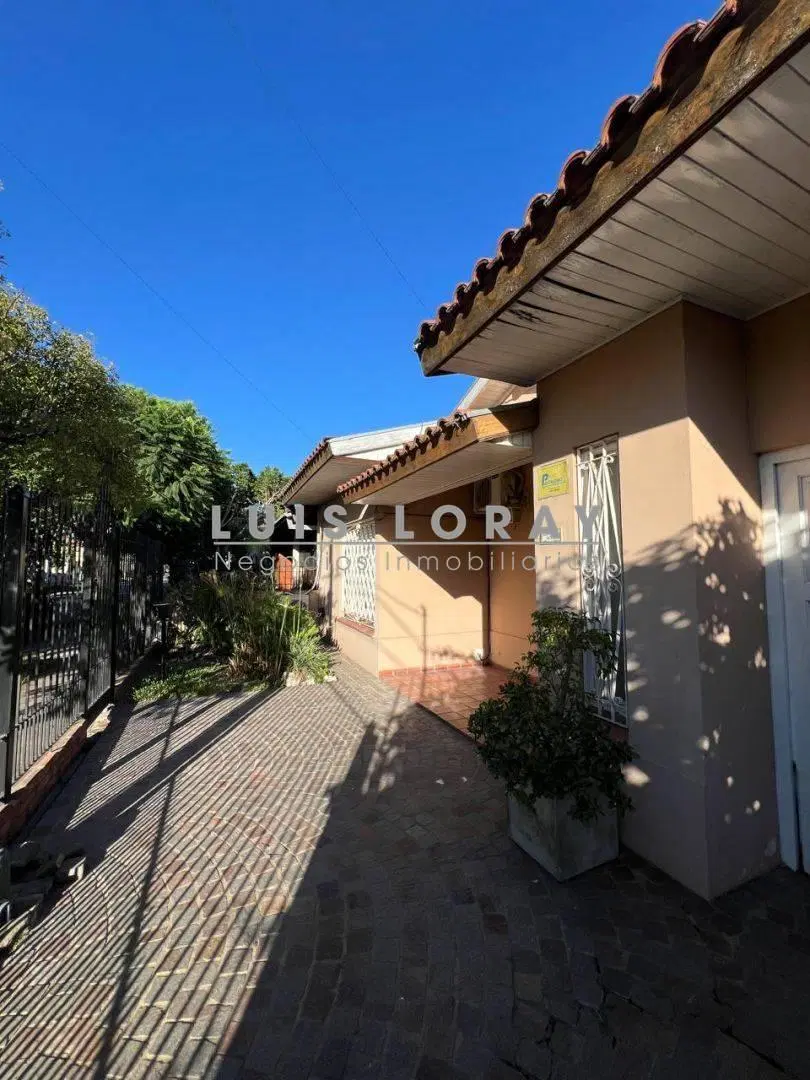 SÓLIDO CHALET UBICADO A METROS DE AV. ESPORA - BURZACO 1