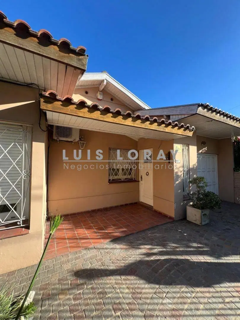 SÓLIDO CHALET UBICADO A METROS DE AV. ESPORA - BURZACO 2