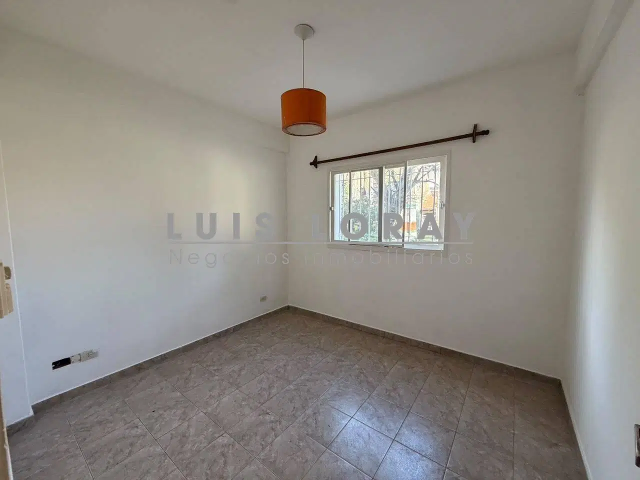 DEPARTAMENTO DE 3 AMBIENTES EN ALQUILER PLANTA BAJA 8