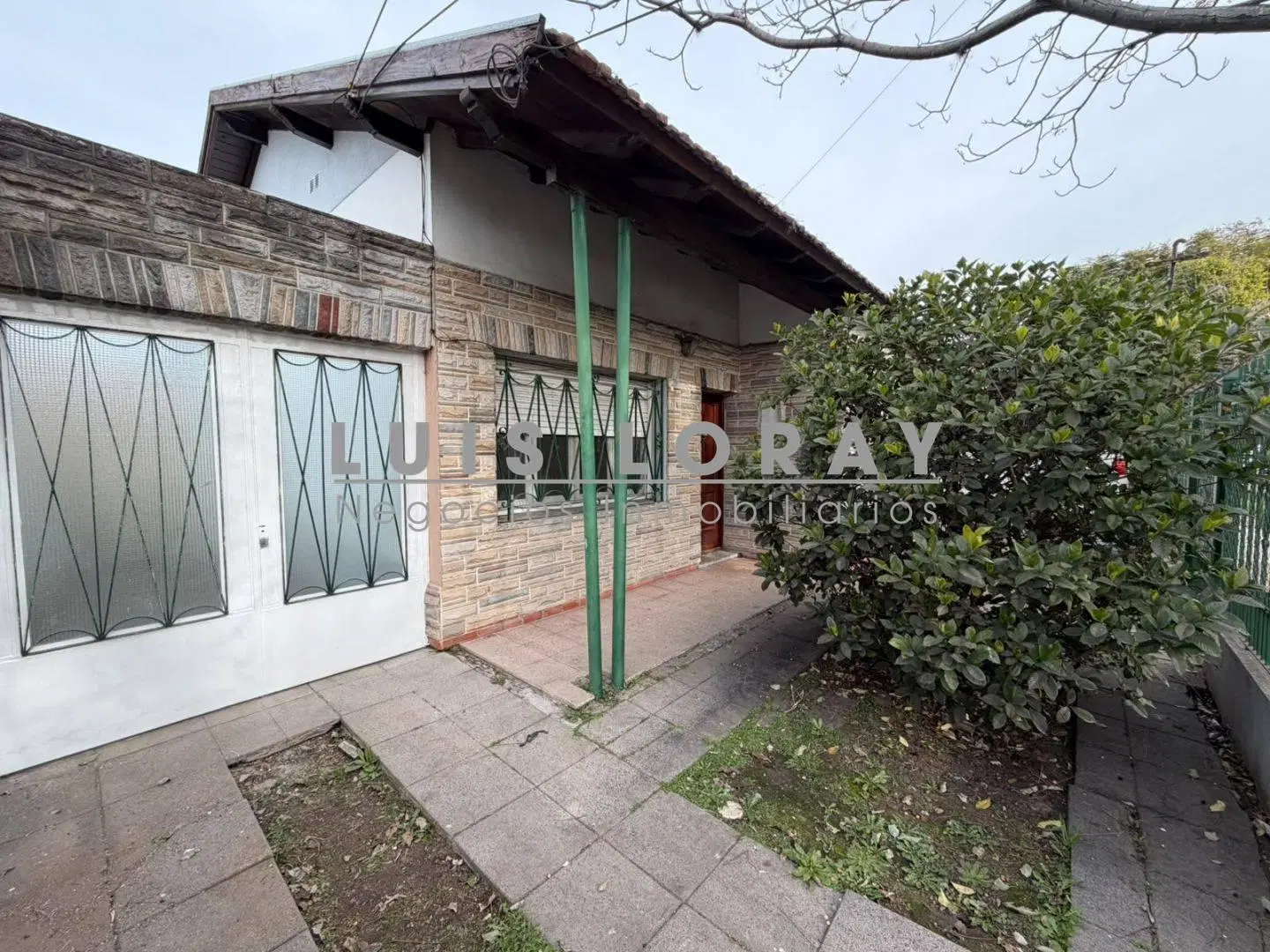 CASA de 3 AMBIENTES EN VENTA - ADROGUÉ 3