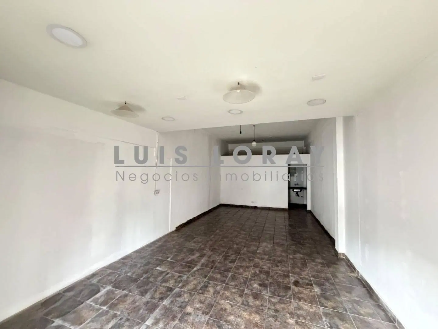 LOCAL COMERCIAL EN ALQUILER SOBRE AVENIDA ESPORA 3
