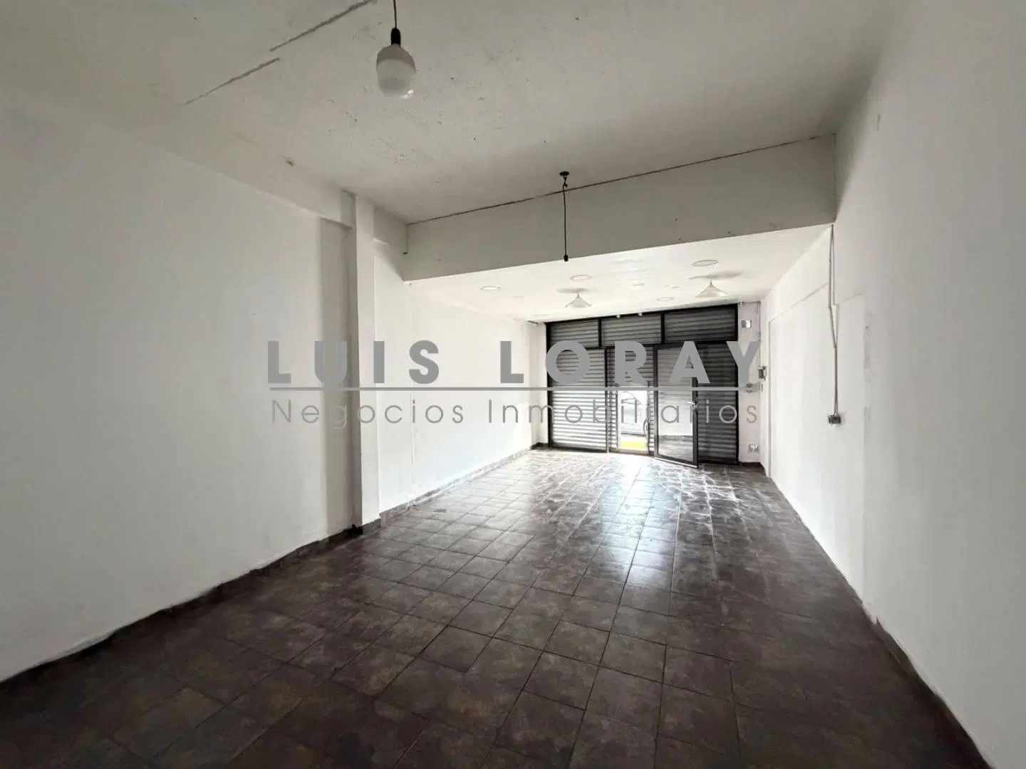 LOCAL COMERCIAL EN ALQUILER SOBRE AVENIDA ESPORA 2