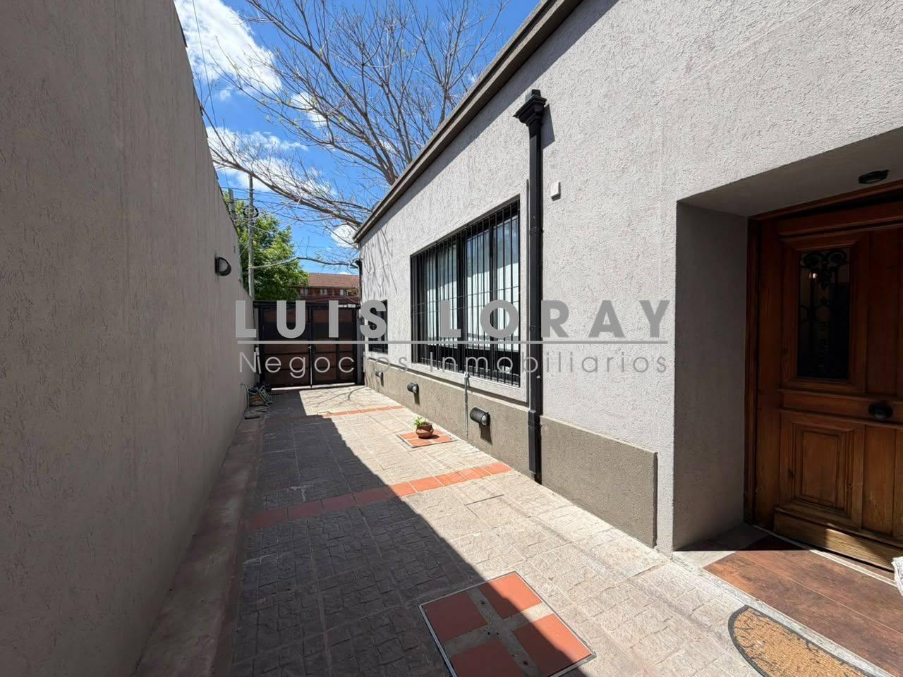 Foto de EXCELENTE CASA EN DOS PLANTAS CON PARQUE, PILETA Y QUINCHO EN BURZACO, imagen 1