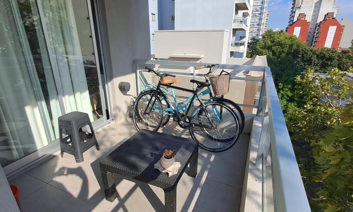 HERMOSO DEPARTAMENTO DE DOS AMBIENTES TIPO SEMIPISO CON RENTA
