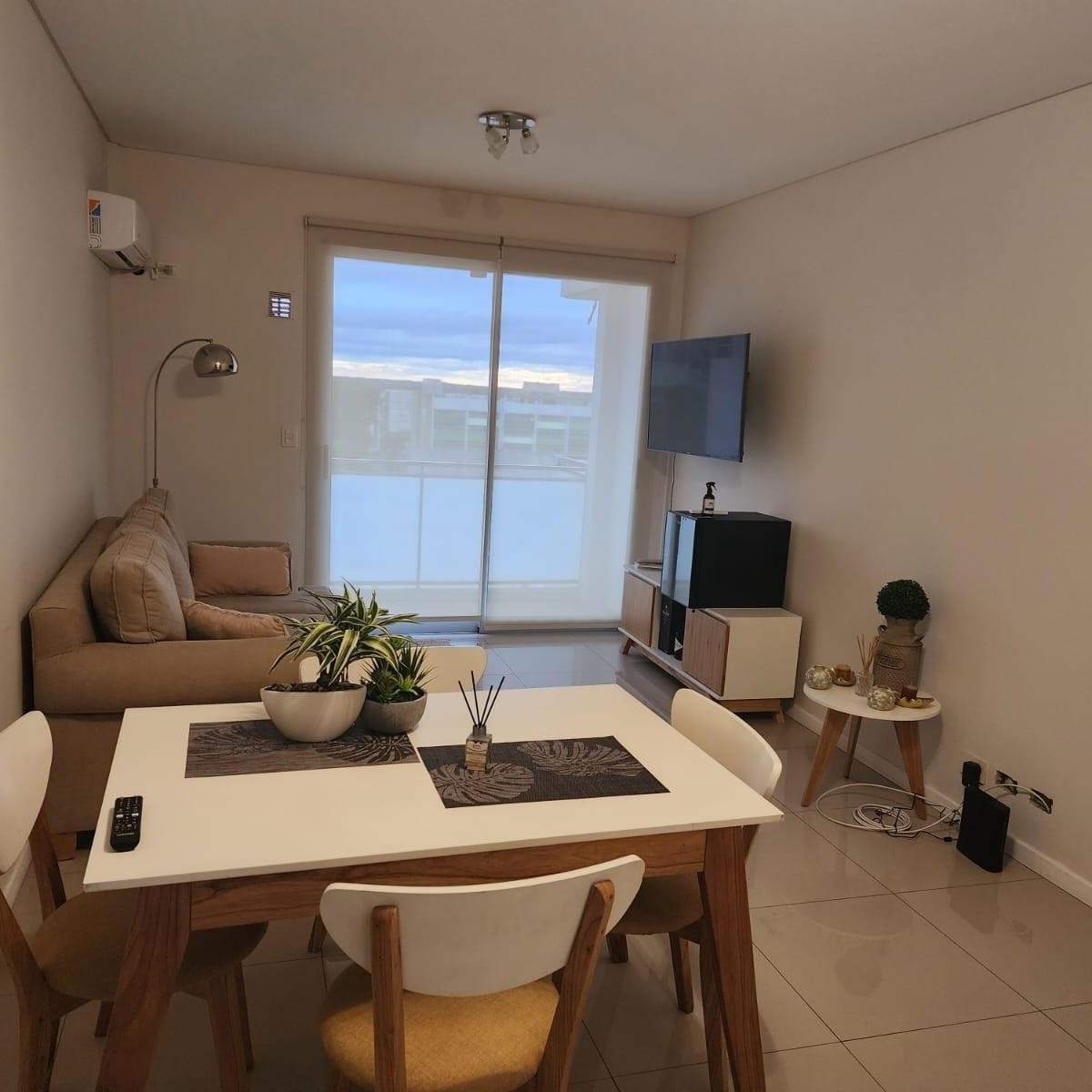 HERMOSO DEPARTAMENTO DE TRES AMBIENTES CON TERRAZA PRIVADA CON QUINCHO