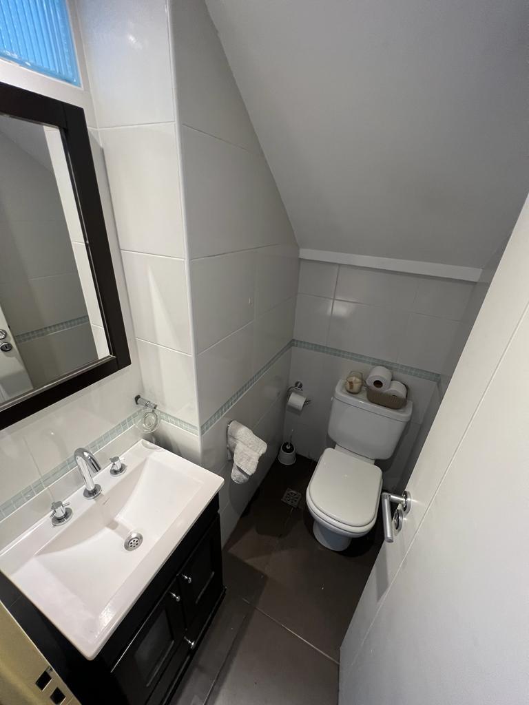 DEPARTAMENTO DE TRES AMBIENTES TIPO DUPLEX CON COCHERA DESCUBIERTA Y BAULERA