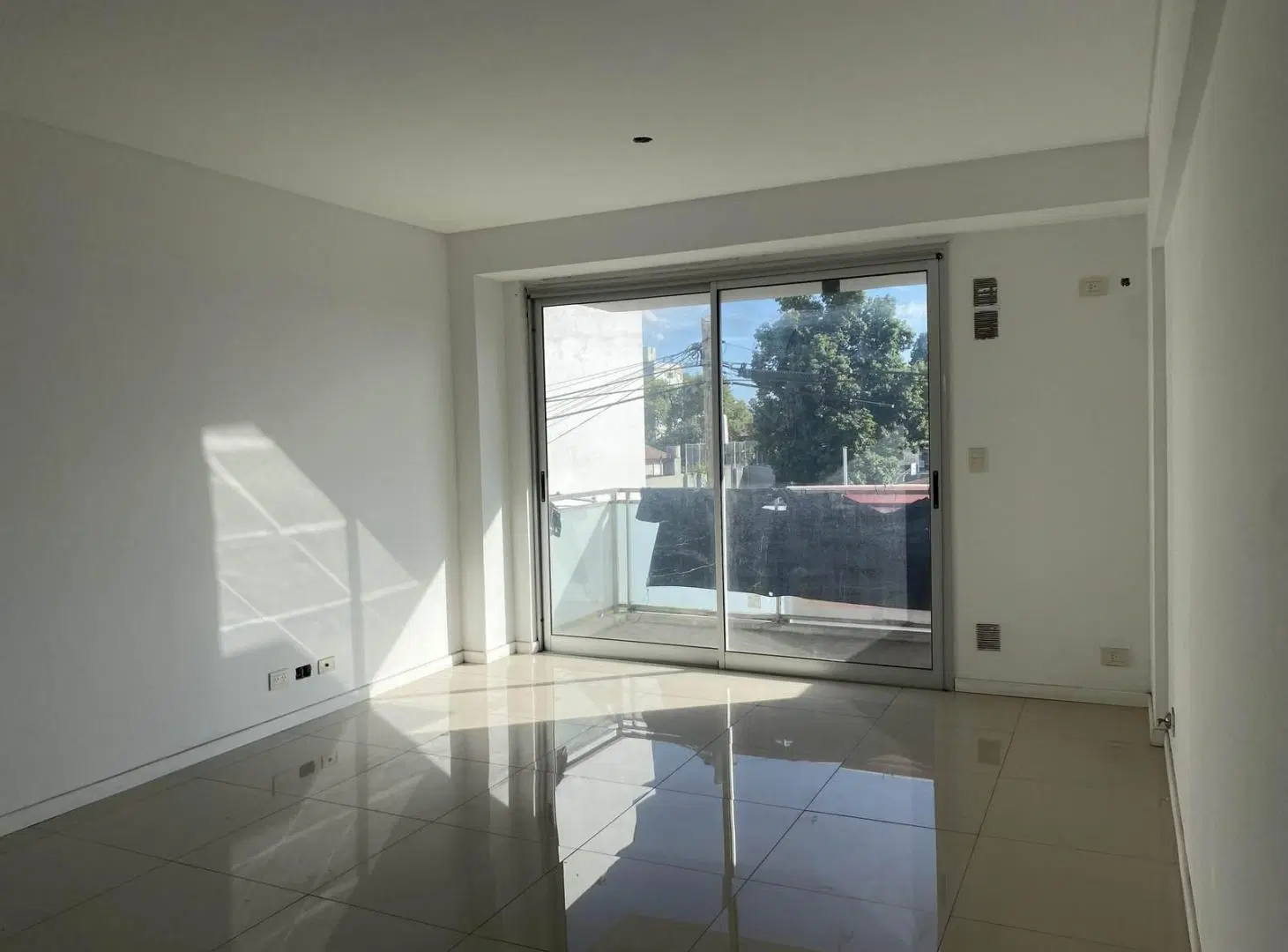 DEPARTAMENTO DOS AMBIENTES A ESTRENAR CON ESPACIO GUARDACOCHES CUBIERTO 5