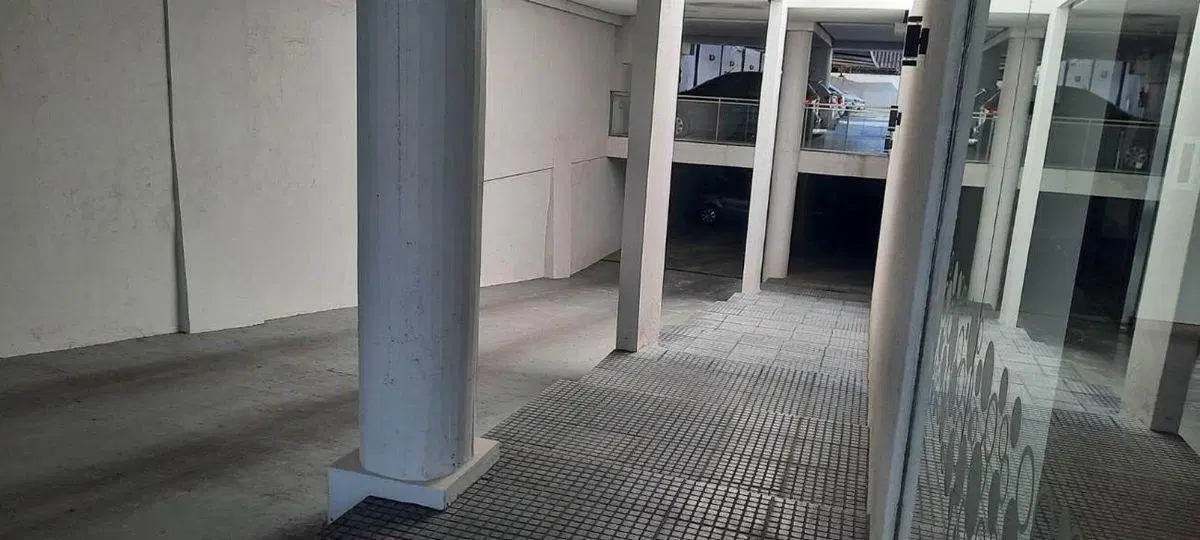 DEPARTAMENTO DE TRES AMBIENTES CON COCHERA CUBIERTA 2