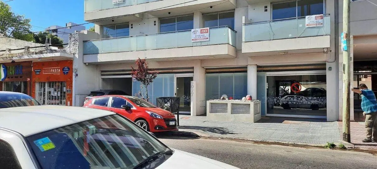 DEPARTAMENTO DE TRES AMBIENTES CON COCHERA CUBIERTA 1