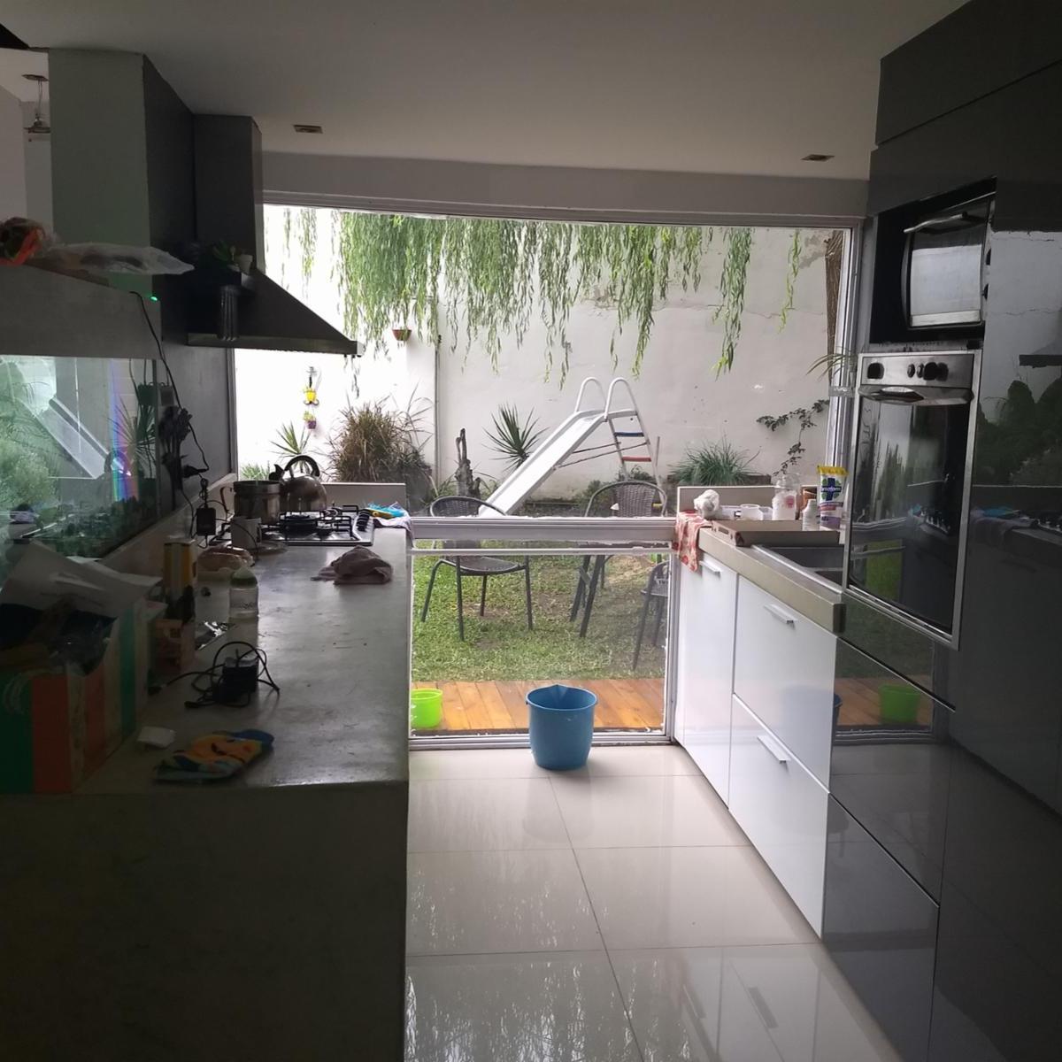 VENTA DE CASA 4 AMBIENTES HAEDO