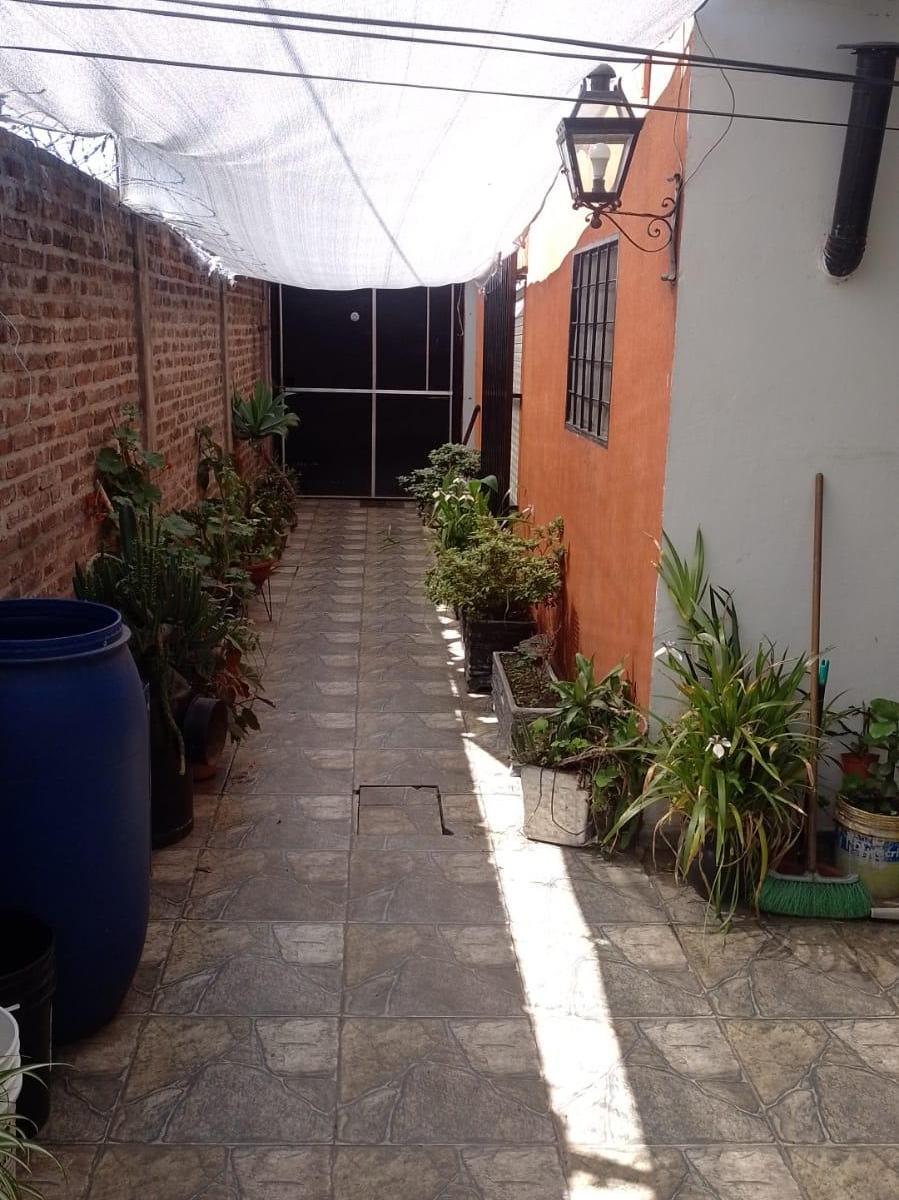 Foto de Venta 2 casas Isidro Casanova, imagen 3