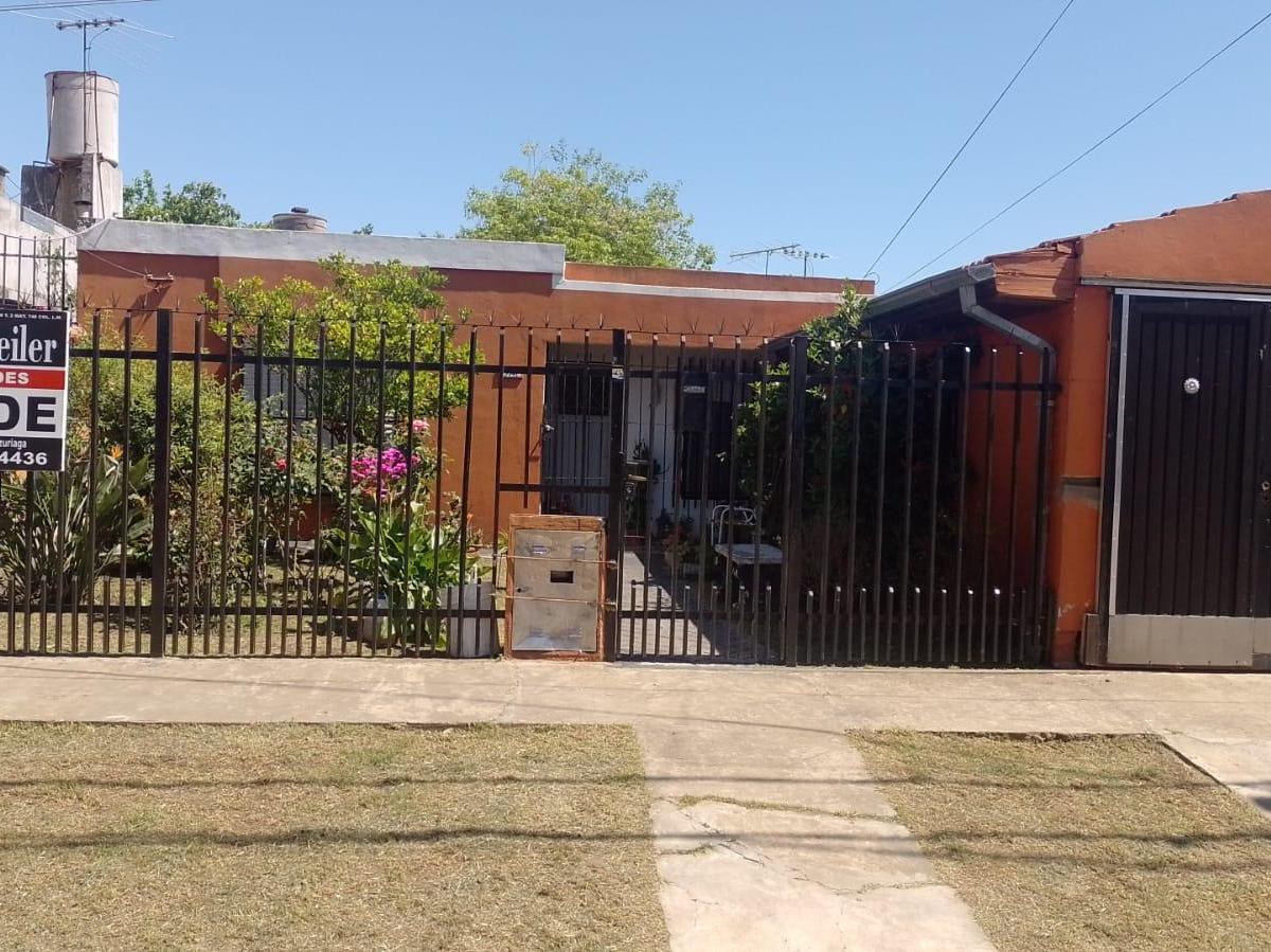 Venta 2 casas Isidro Casanova