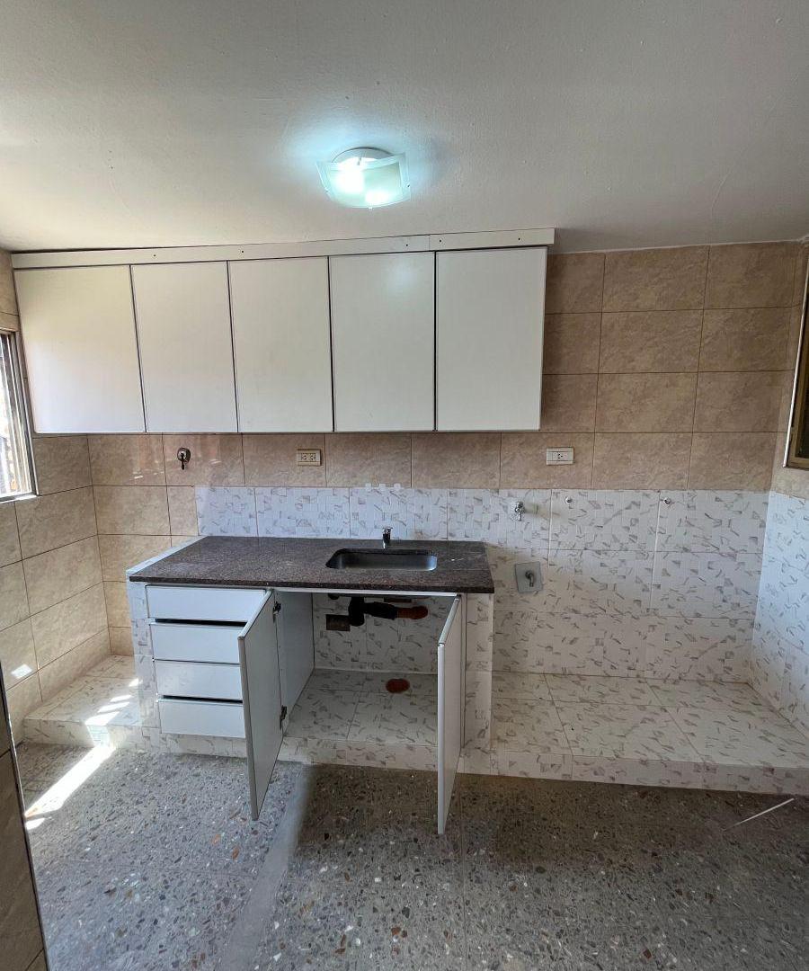 Foto de Alquiler departamento 3 ambientes Isidro Casanova, imagen 2