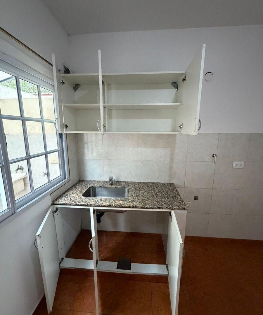 Foto de Alquiler duplex 3 ambientes Isidro Casanova, imagen 1