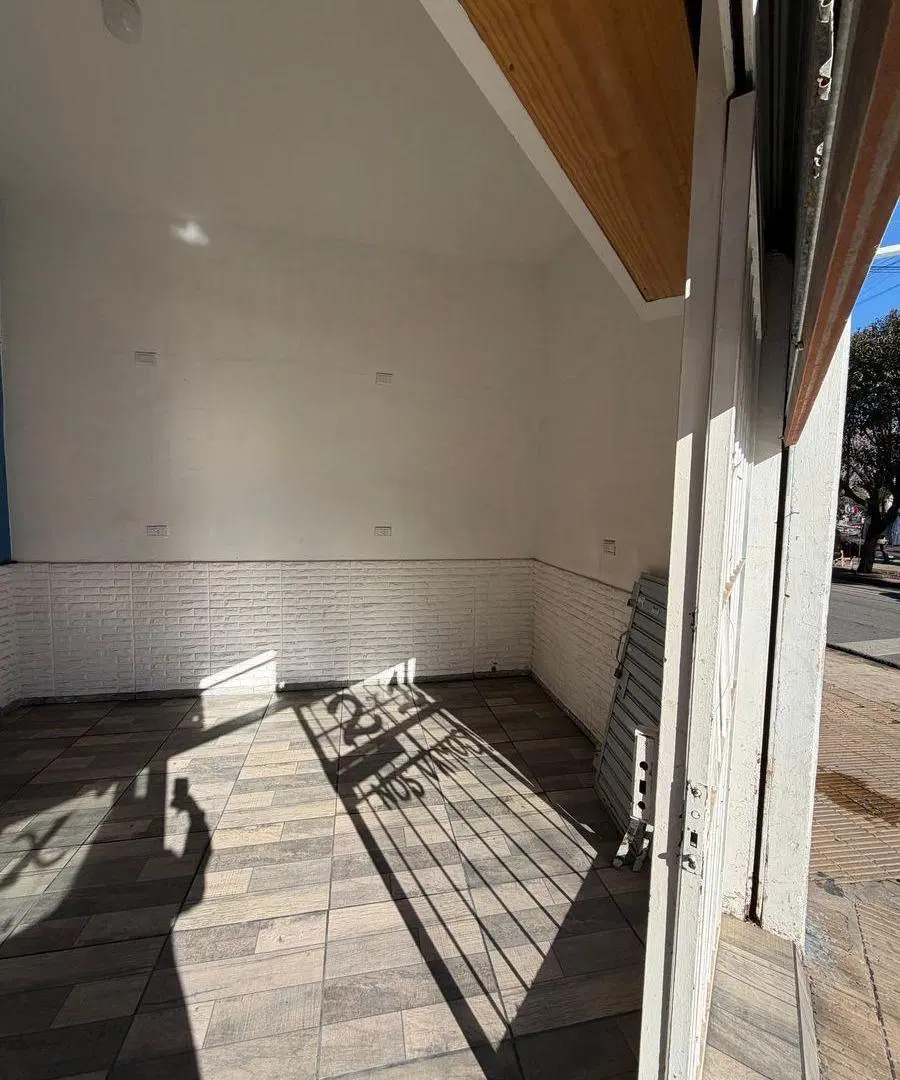 Alquiler local comercial Isidro Casanova Atalaya 2