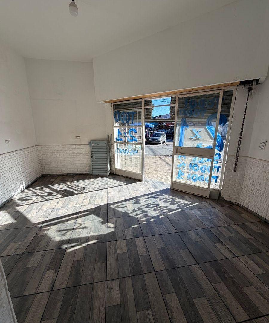 Foto de Alquiler local comercial Isidro Casanova Atalaya, imagen 1