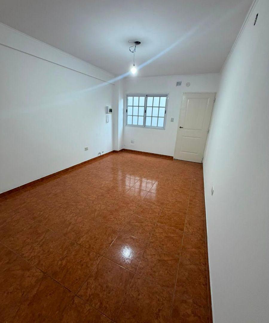 Foto de Alquiler duplex 3 ambientes Isidro Casanova, imagen 1