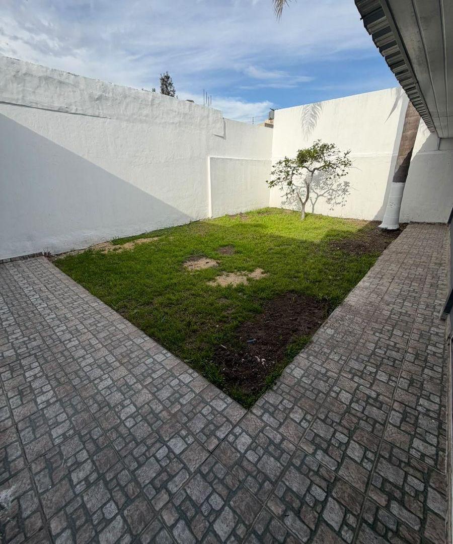 Foto de Alquiler pH 4 ambientes 2 patios Isidro Casanova, imagen 2