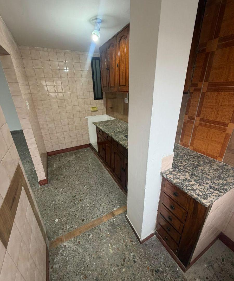 Foto de Alquiler departamento 3 ambientes Isidro Casanova, imagen 2