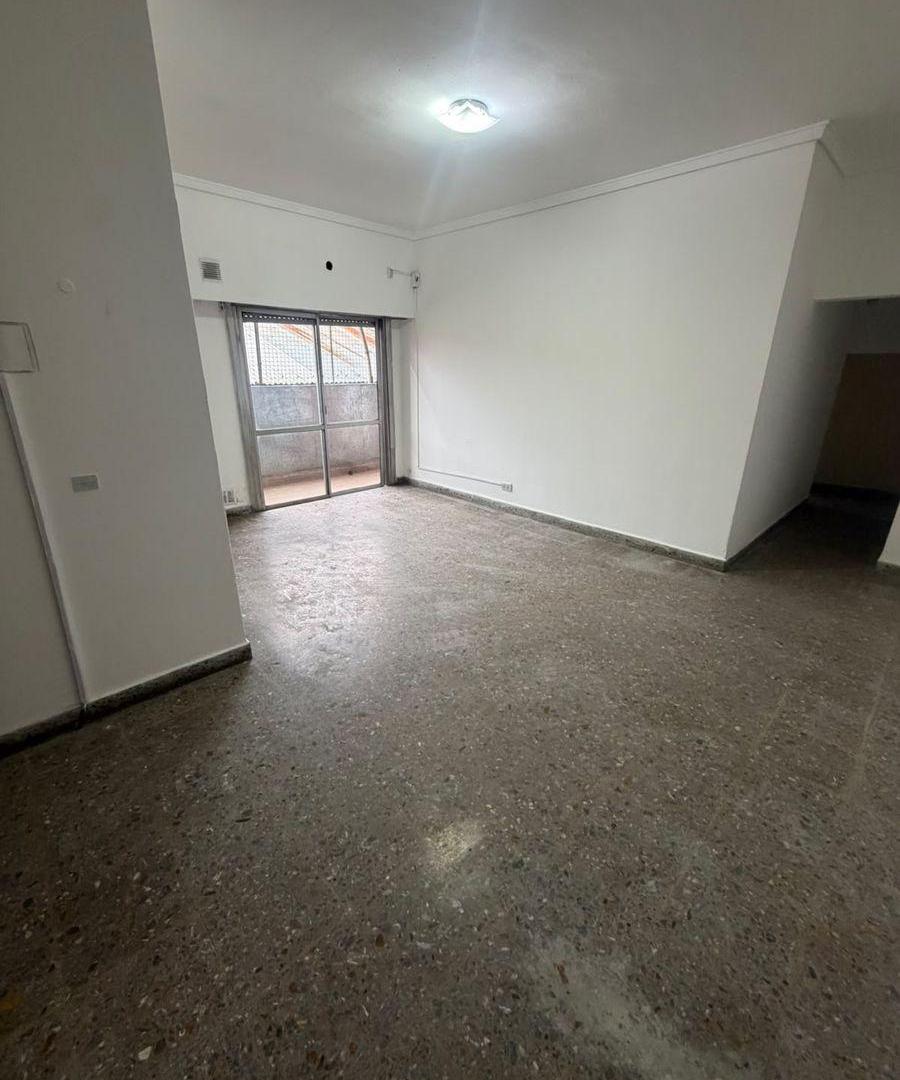 Foto de Alquiler departamento 3 ambientes Isidro Casanova, imagen 1
