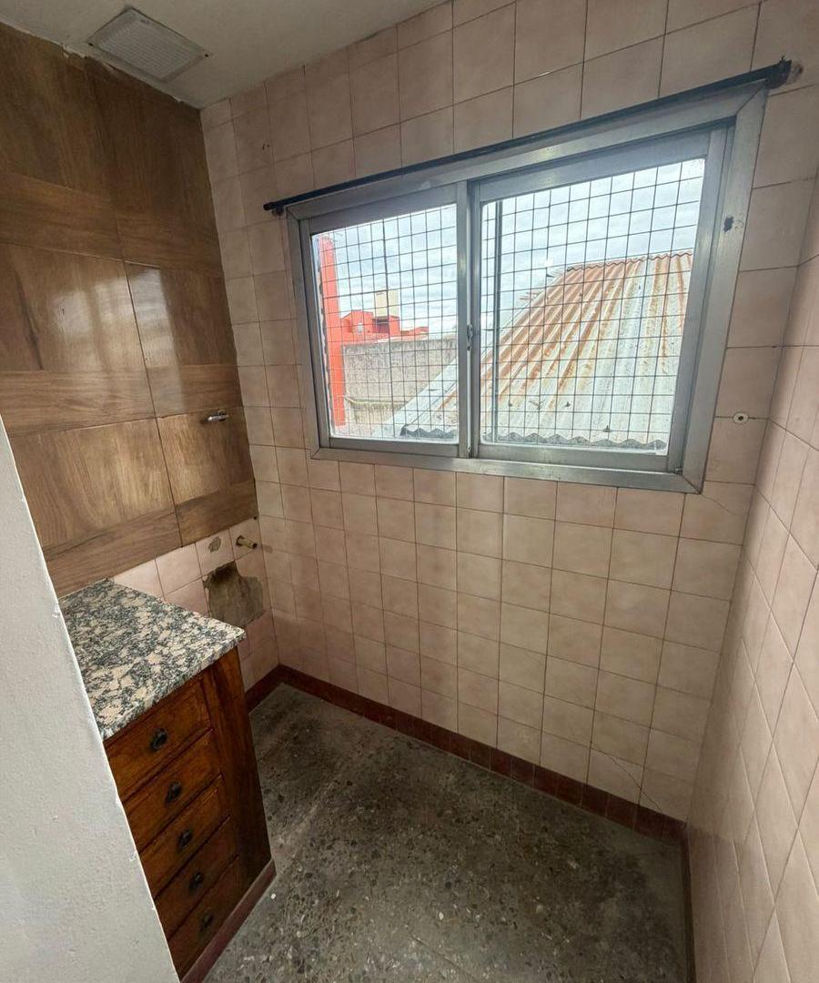 Foto de Alquiler departamento 3 ambientes Isidro Casanova, imagen 4