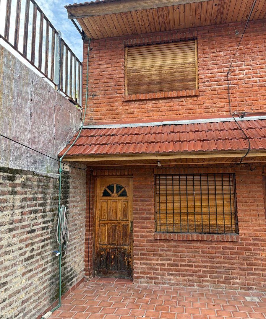 Foto de Alquiler duplex 3 ambientes con patio cochera Isidro Casanova, imagen 2
