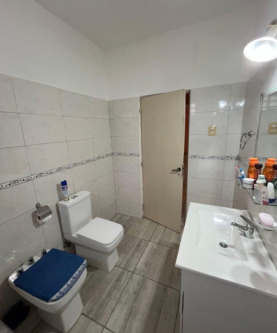 Foto de Venta casa Isidro Casanova, imagen 4